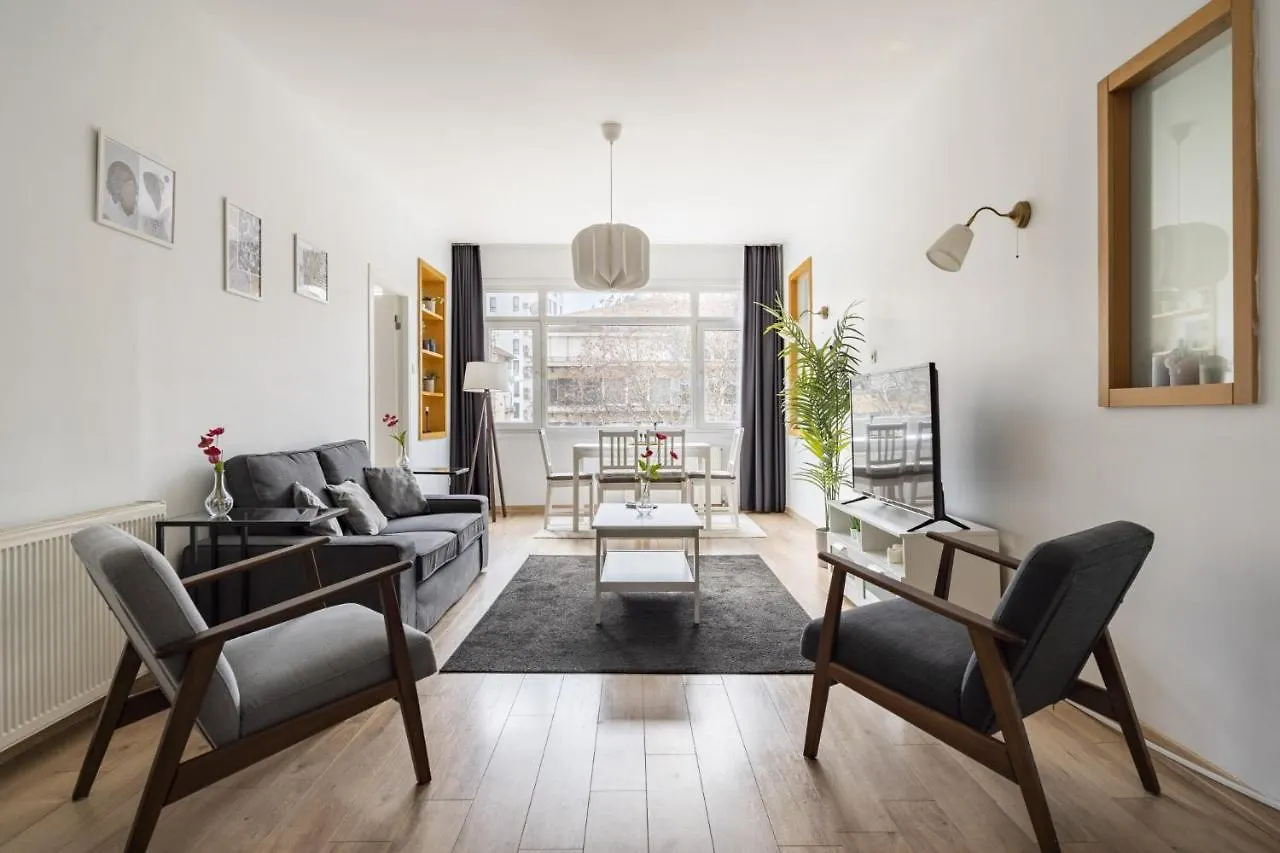 Specious And Stylish Apartment Near Bagdat Street With Excellent Location In Kadikoy contacts