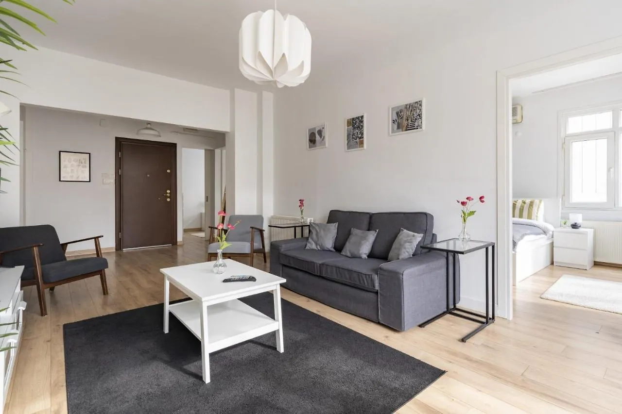 Specious And Stylish Apartment Near Bagdat Street With Excellent Location In Kadikoy اسطنبول 0*,  تركيا