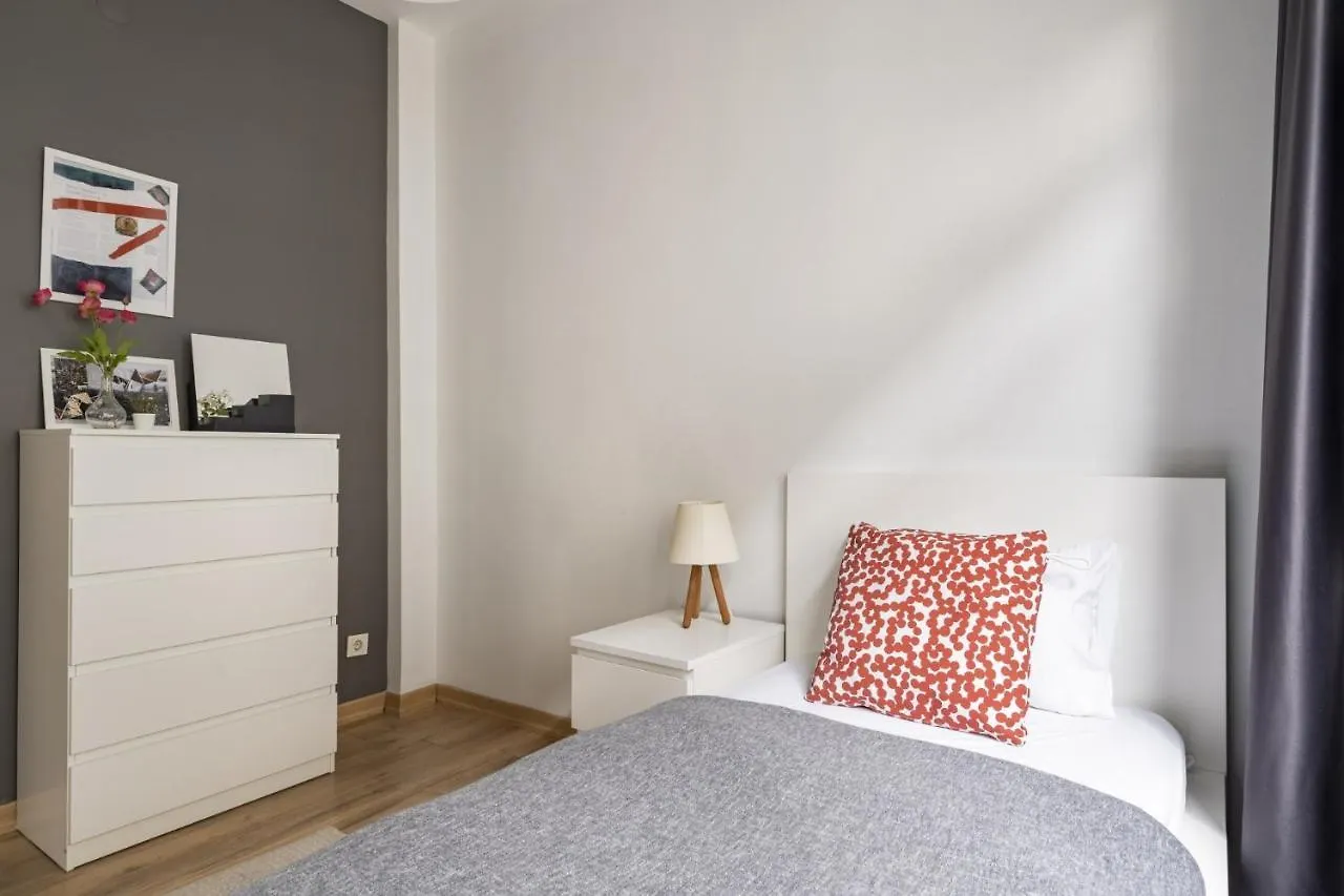Specious And Stylish Apartment Near Bagdat Street With Excellent Location In Kadikoy اسطنبول